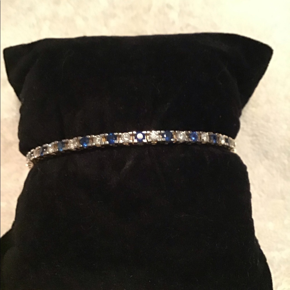Gorgeous❣️ 14KT diamond & sapphire tennis bracelet😊